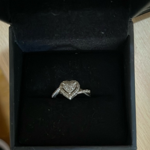 Diamond Heart Ring 1/5 ct tw Sterling Silver - Picture 5 of 7
